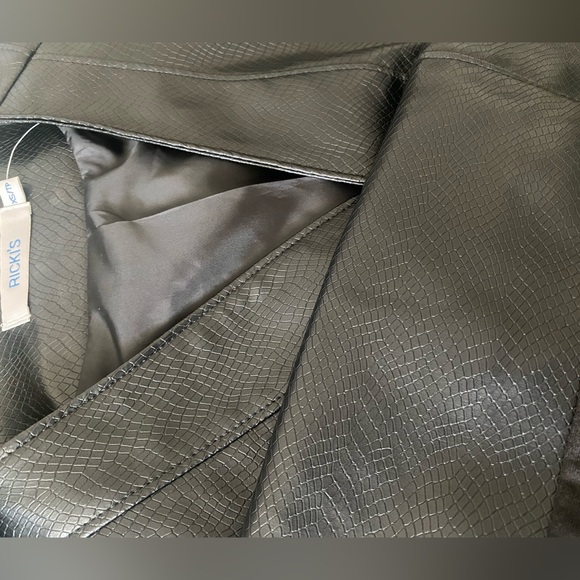RICKIs Faux Leather Jacket - Picture 5 of 6